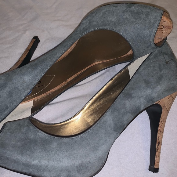 Guess Marciano Suede Peep-Toe 4” Heels Gray/Tan - Picture 4 of 5